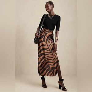 Gorgeous Banana Republic Silk Skirt